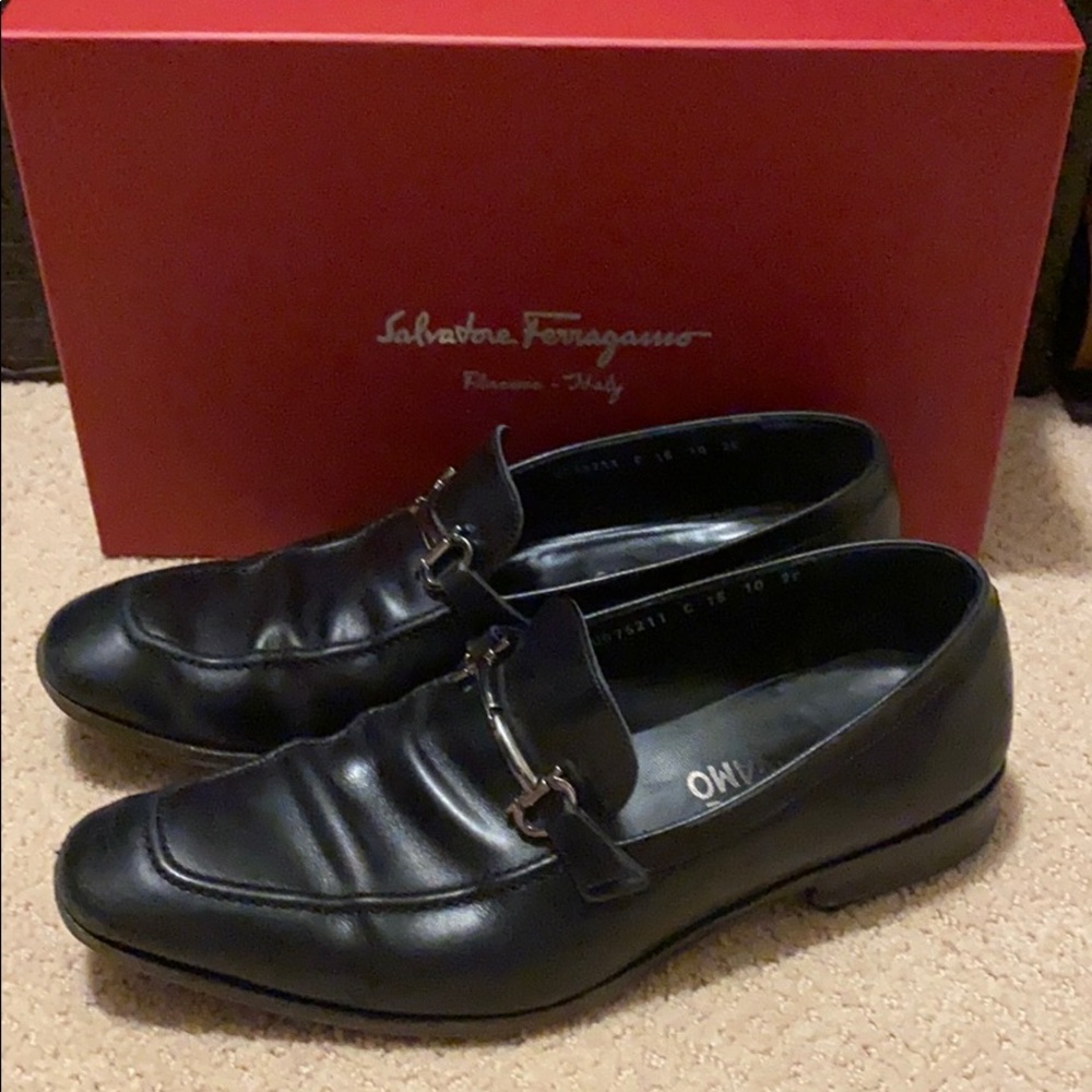 Salvatore Ferragamo black loafers size 10 EE